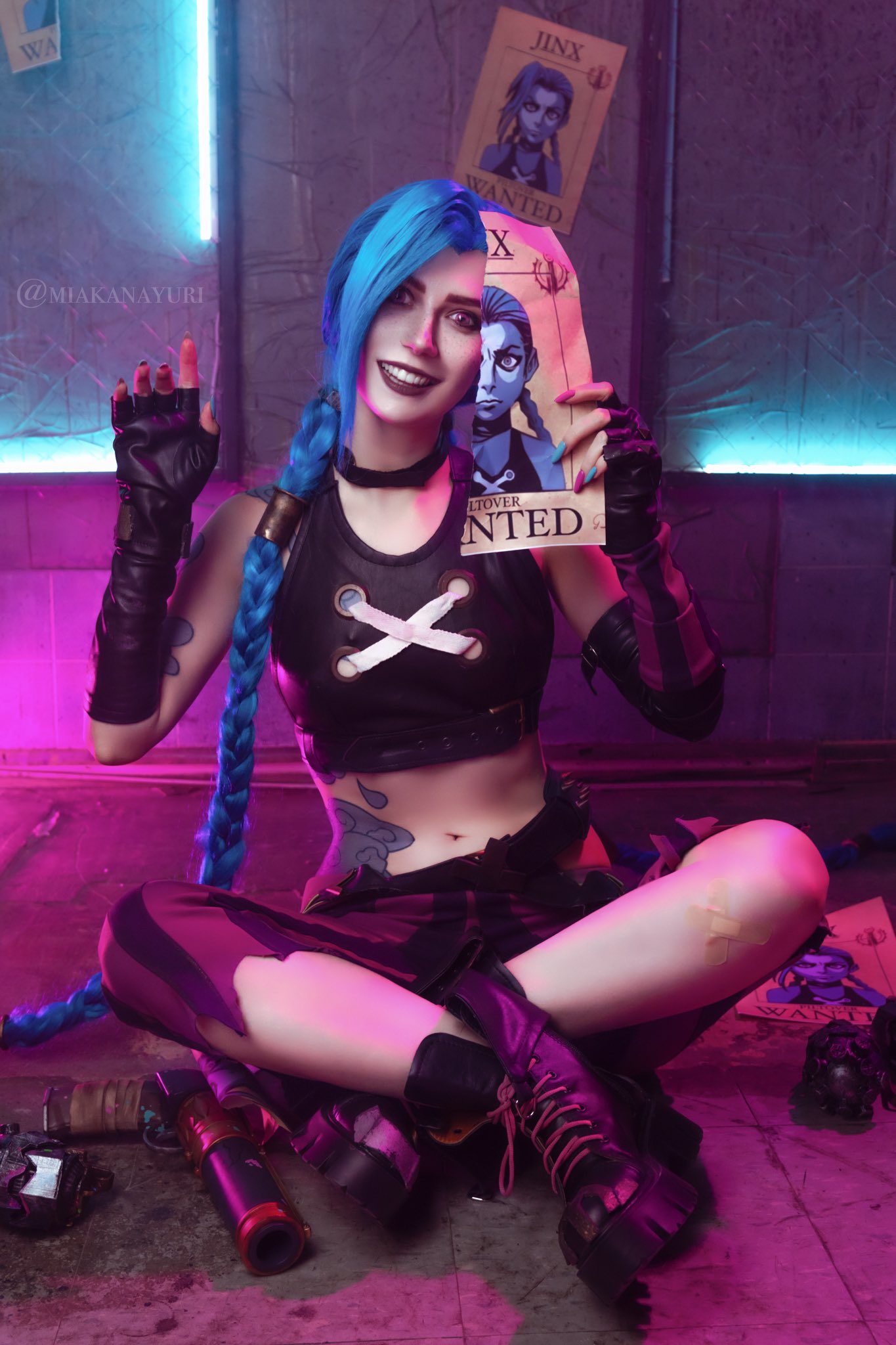 Косплей изобретательной Jinx из League Of Legends и Arcane от Mik Allen 6