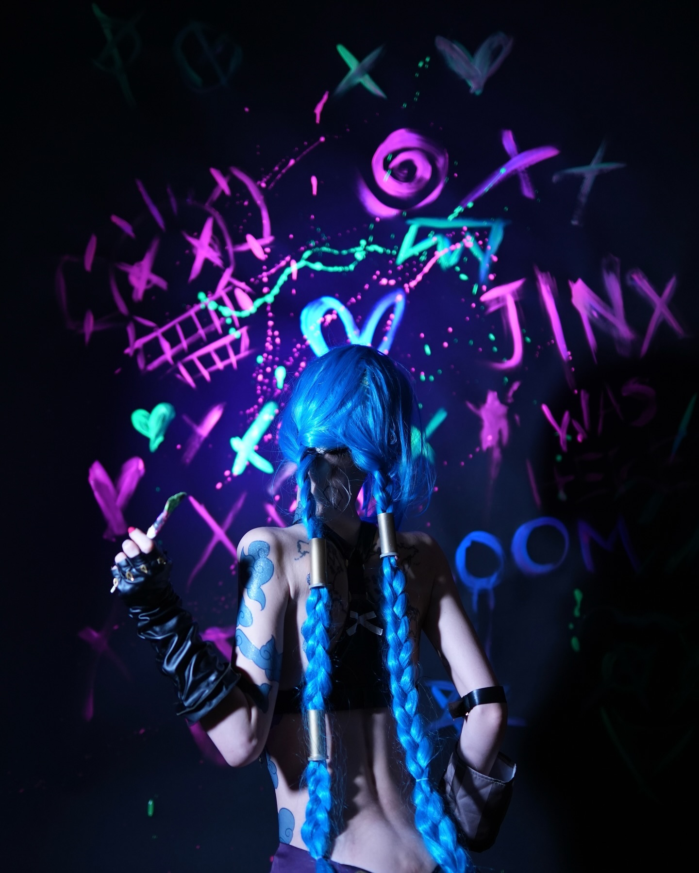 Косплей известной преступницы Jinx (при рождении powder) из Arcane и League Of Legends от Fetching Butterflies 5