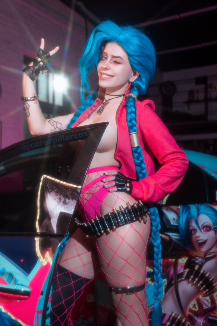 Косплей криминальной Jinx из Arcane и League Of Legends от Caterpillar 7