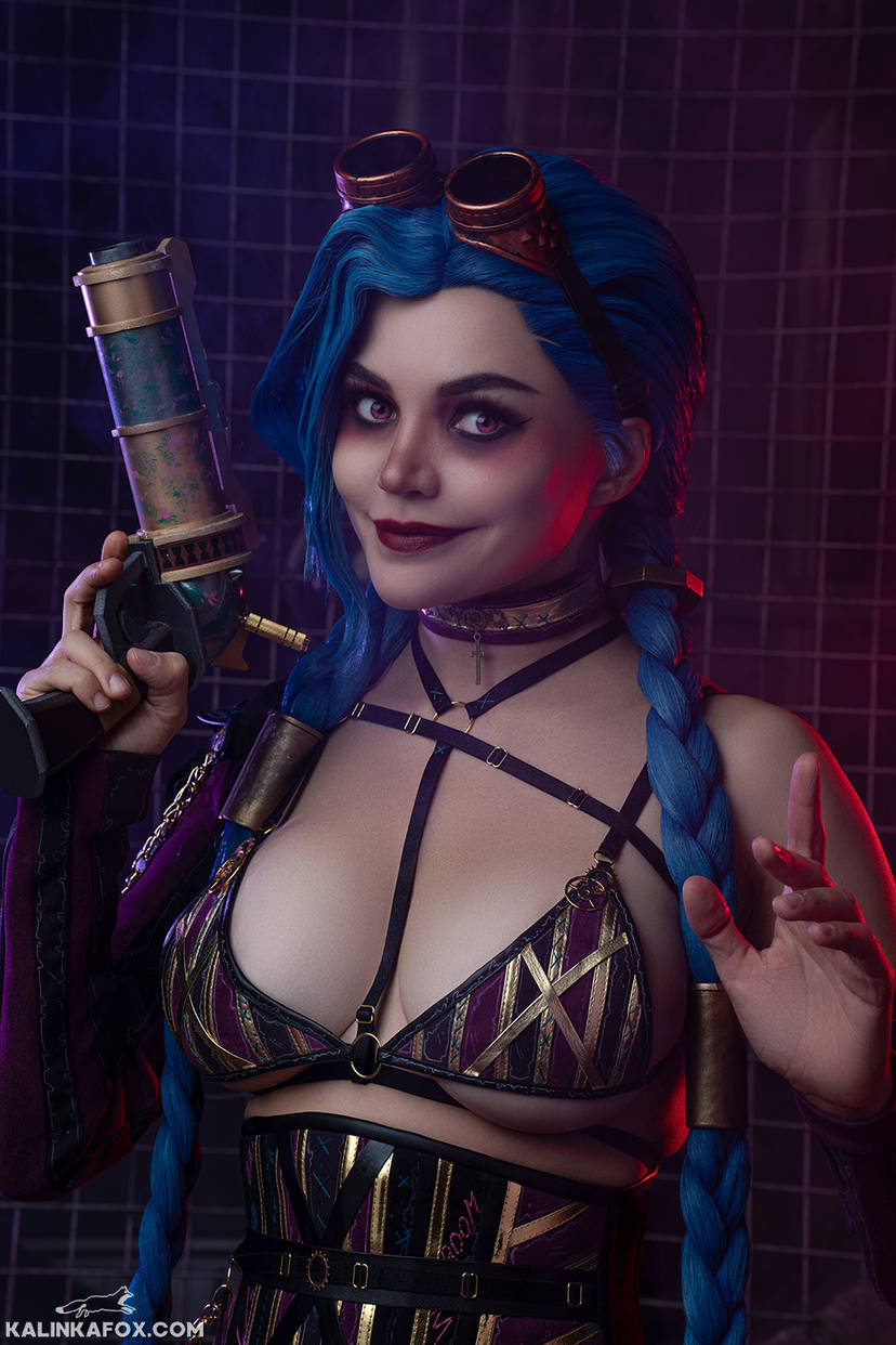 Косплей Паудер которая Jinx из League Of Legends и Arcane от Kalinka Fox 2
