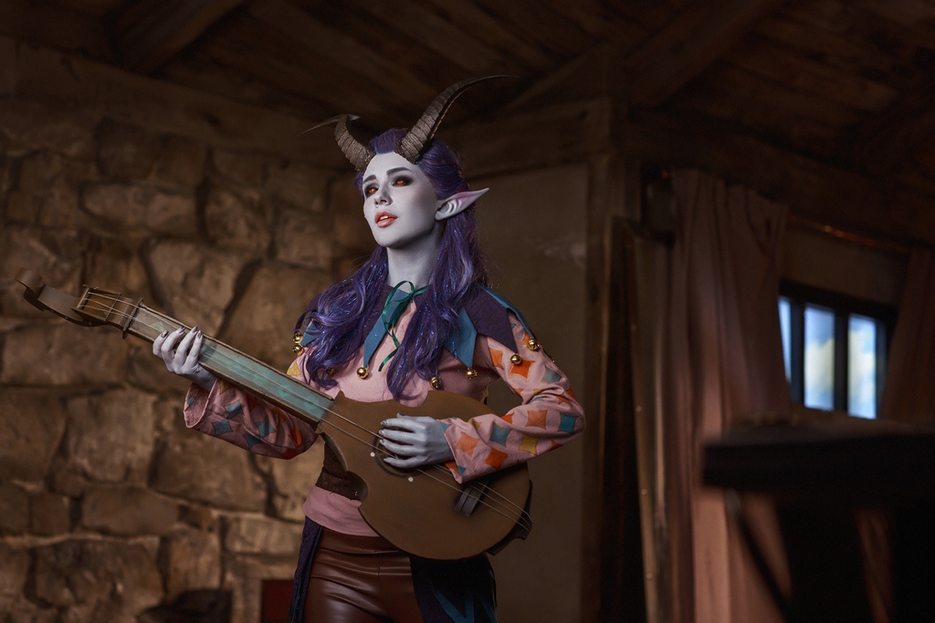 Косплей тифлинг барддки Alfira из Baldur's Gate 3 от Mercurygin Cosplay 2