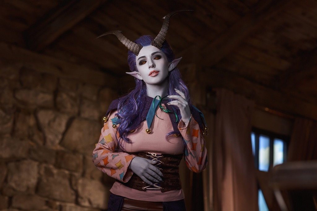 Косплей тифлинг барддки Alfira из Baldur's Gate 3 от Mercurygin Cosplay 3