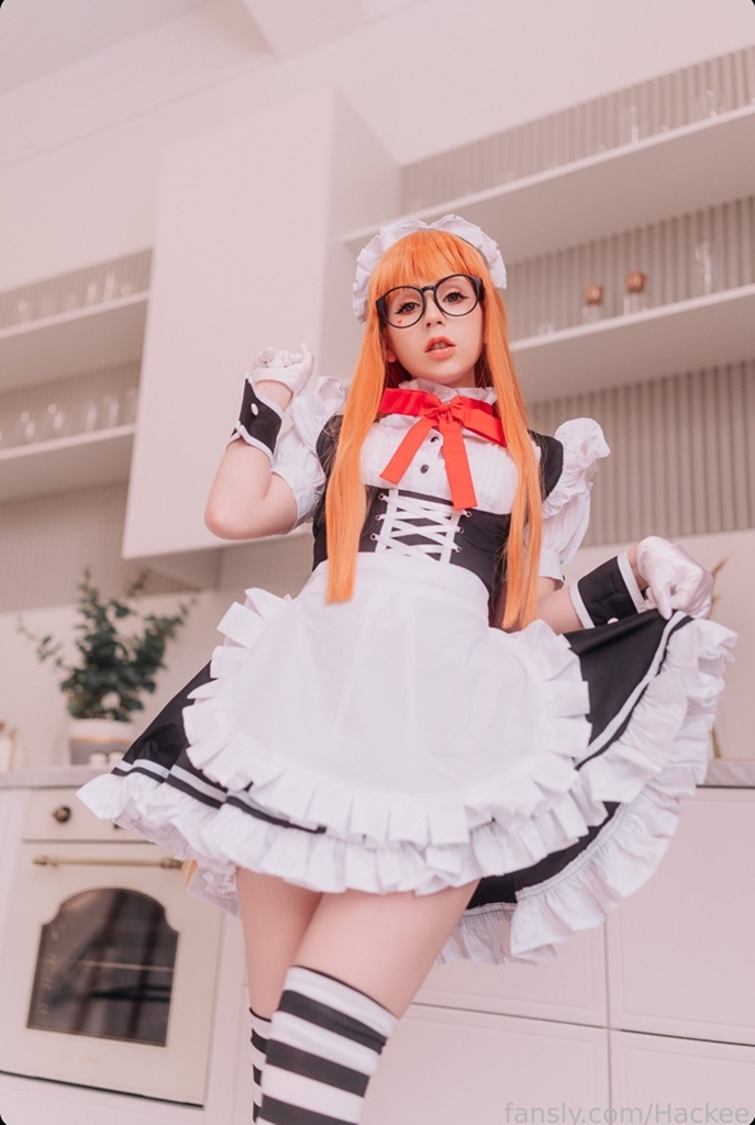 Косплей навигаторки Futaba Sakura в образе горничной из Persona 5 от Hackee 4
