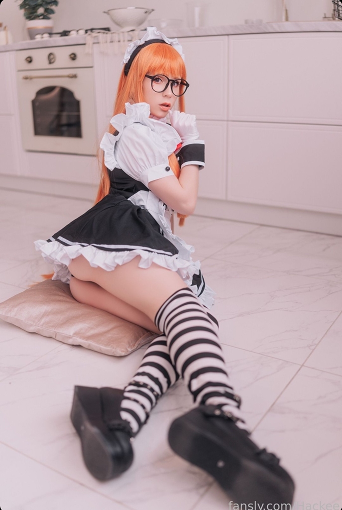 Косплей навигаторки Futaba Sakura в образе горничной из Persona 5 от Hackee 8