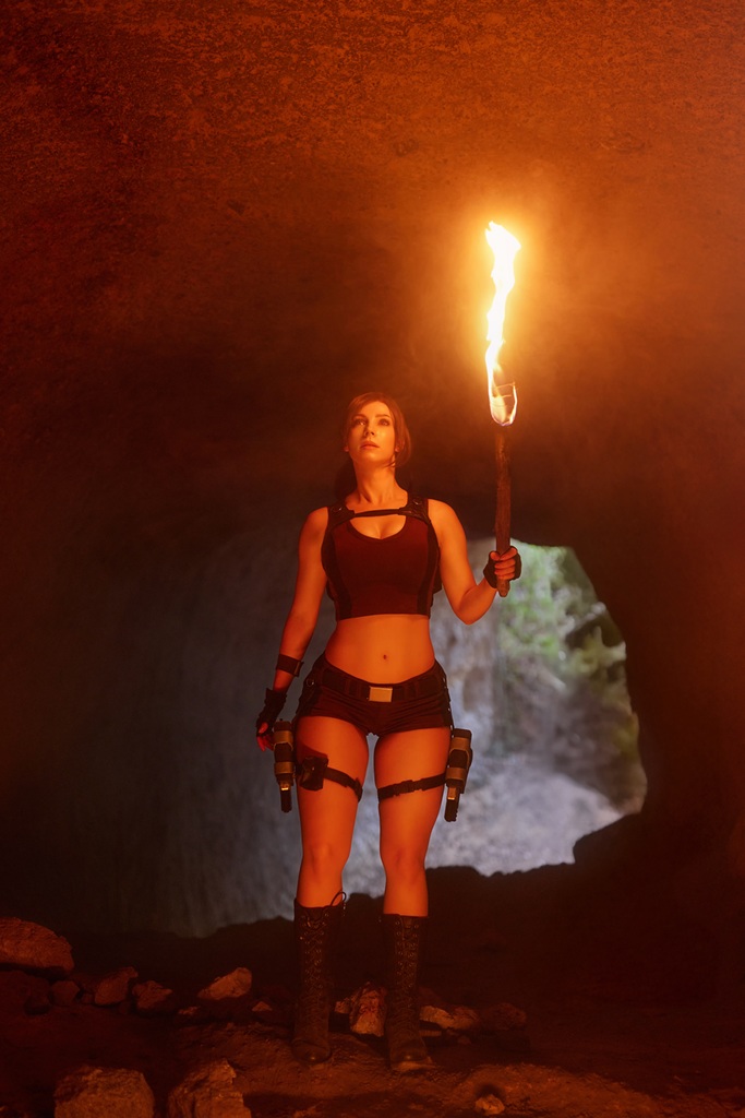 Косплей расхитительницы гробниц Lara Croft из собственно серии Tomb Raider от Enji Night 11