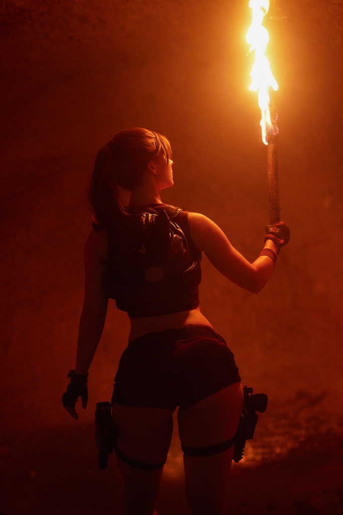Косплей расхитительницы гробниц Lara Croft из собственно серии Tomb Raider от Enji Night 12
