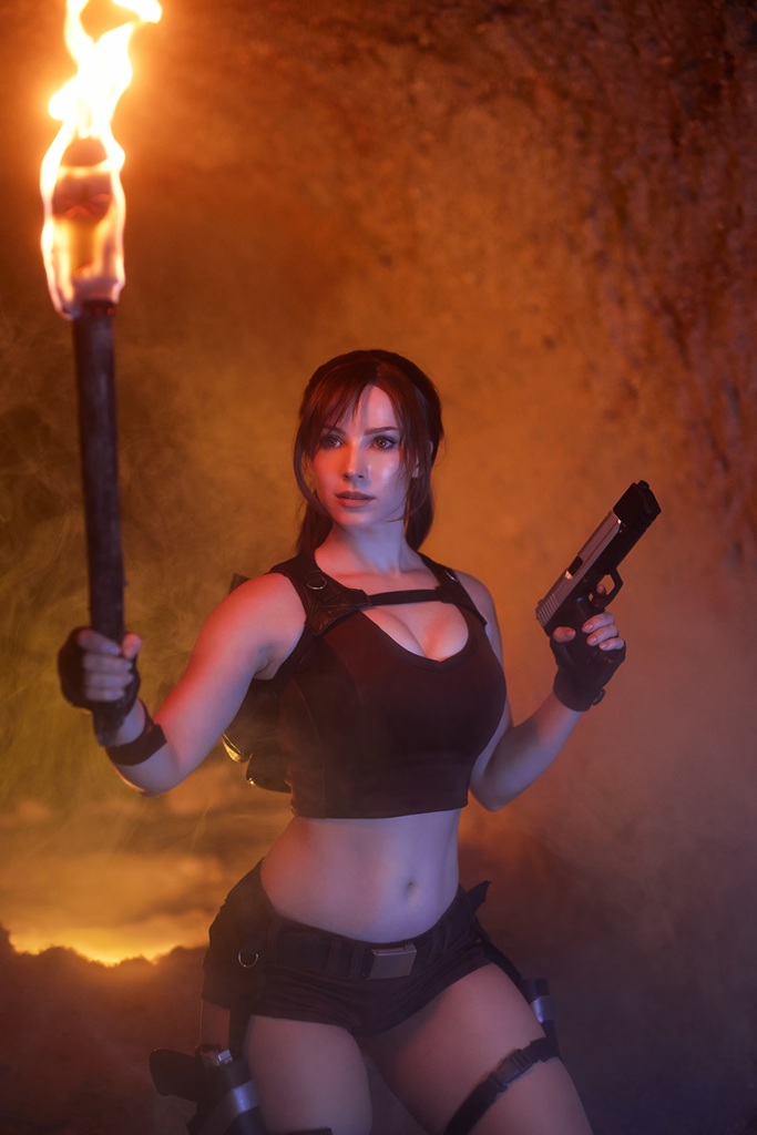 Косплей расхитительницы гробниц Lara Croft из собственно серии Tomb Raider от Enji Night 14