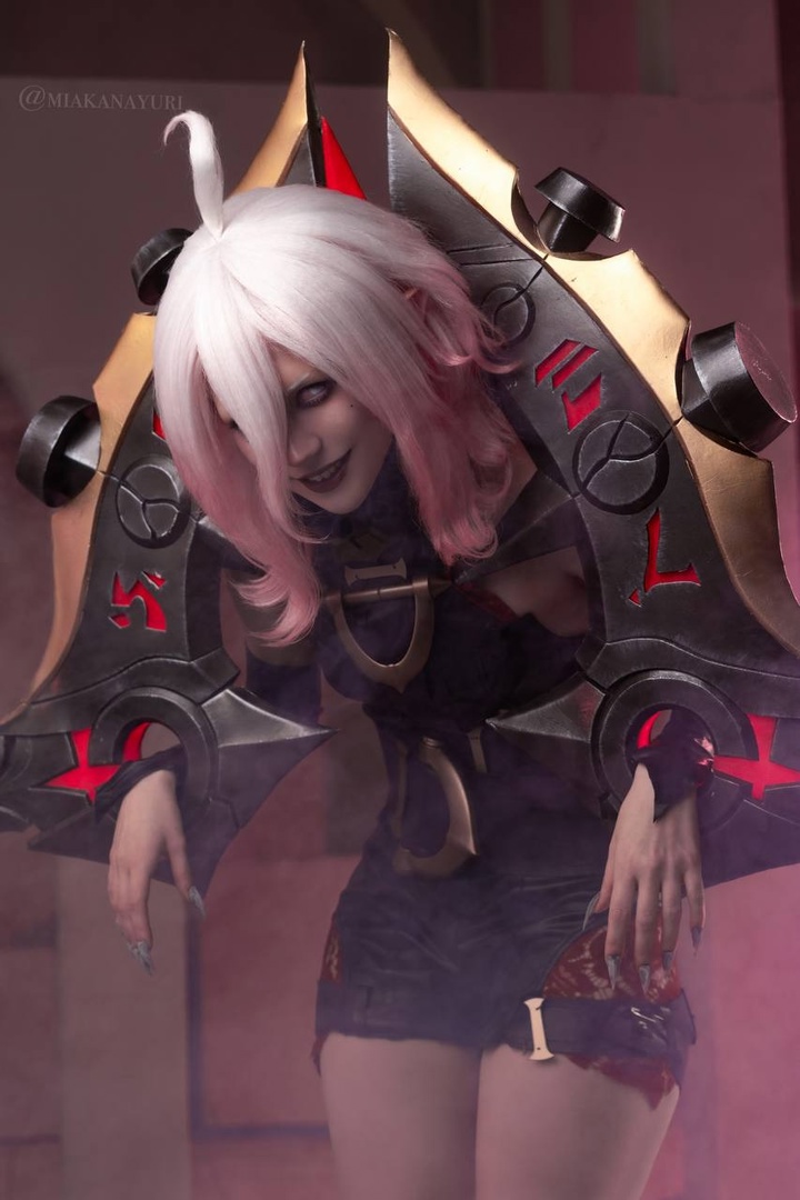 Косплей вечно голодной Briar из League Of Legends от Mik Allen 1