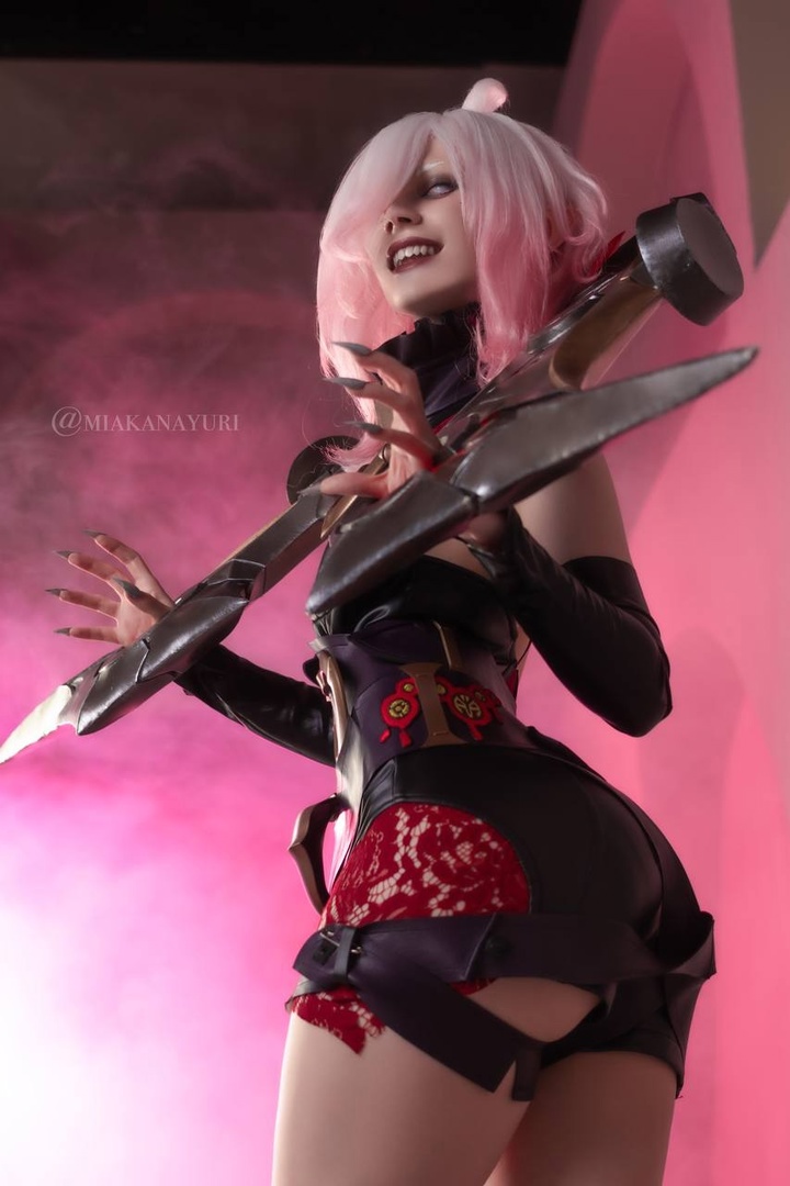 Косплей вечно голодной Briar из League Of Legends от Mik Allen 4