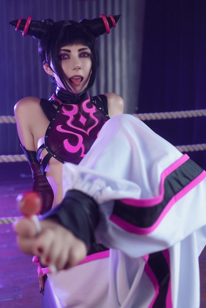 Косплей жестокой и боевой Juri Han из файтингов Street Fighter от Mik Allen 10