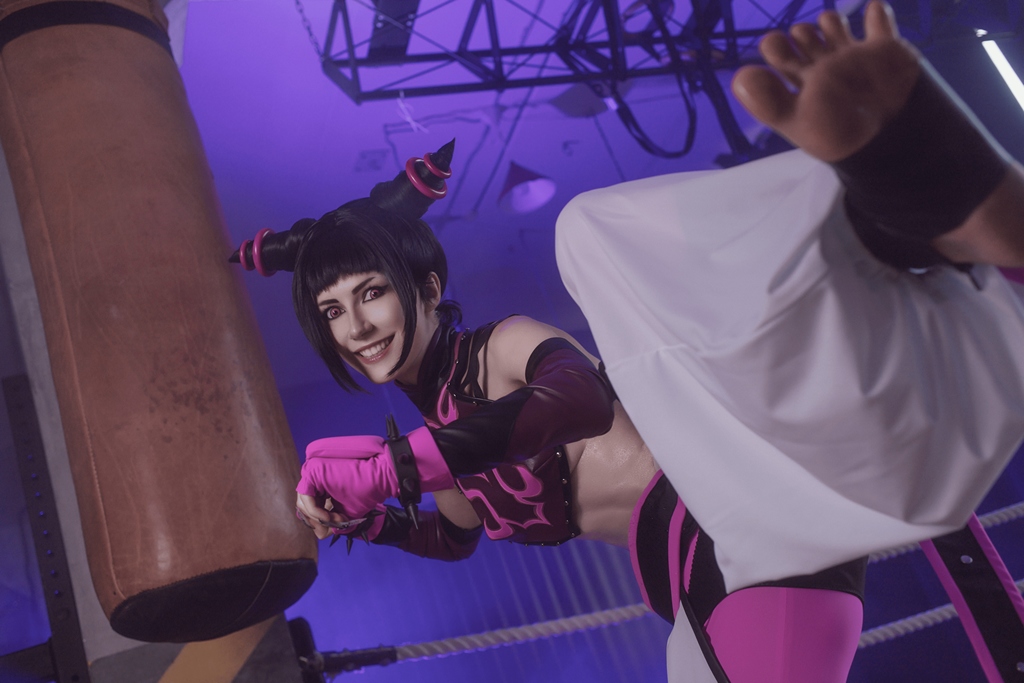 Косплей жестокой и боевой Juri Han из файтингов Street Fighter от Mik Allen 2