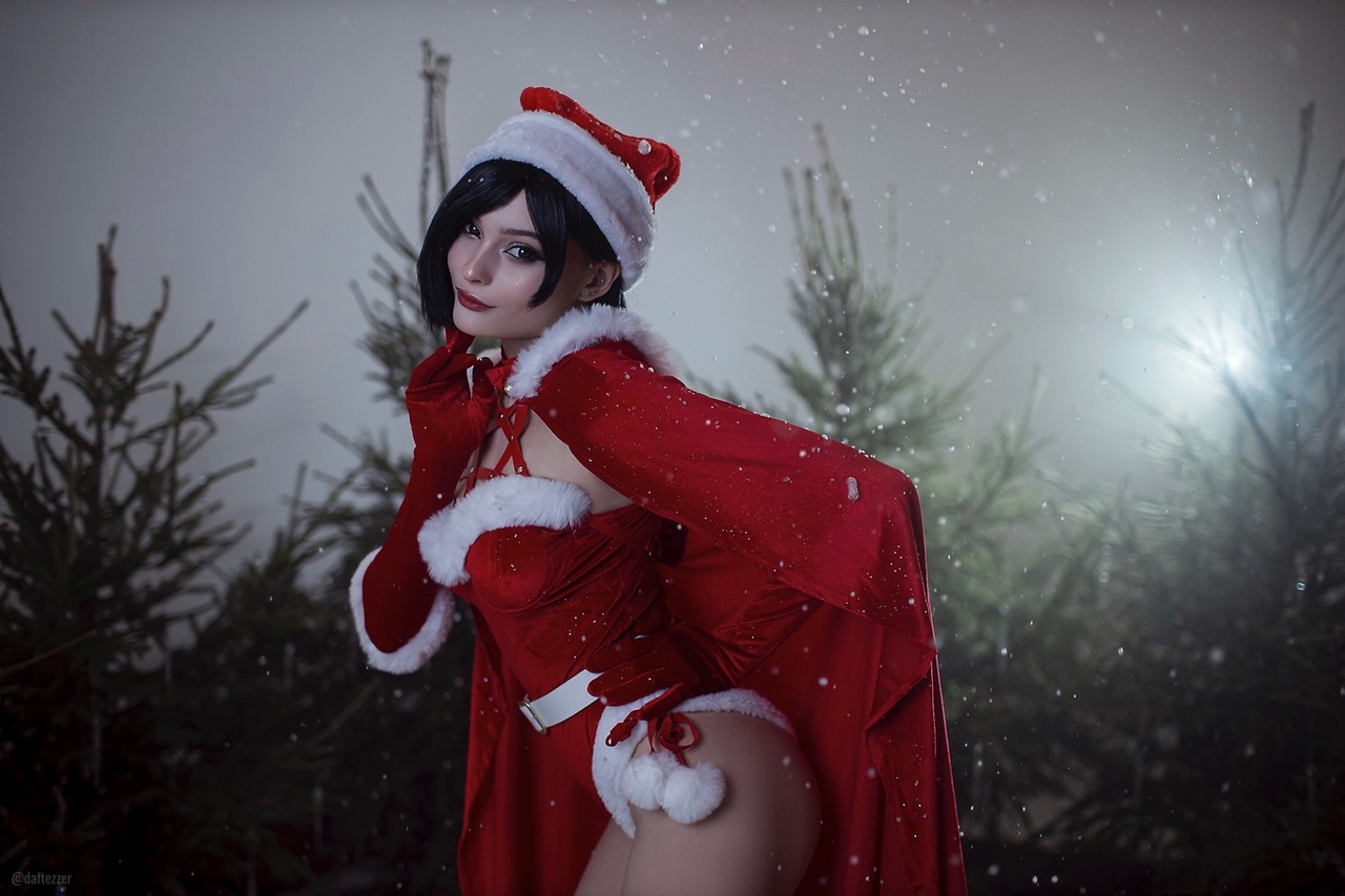 Рождественский косплей Ada Wong из серии Resident Evil от Cosniks 8