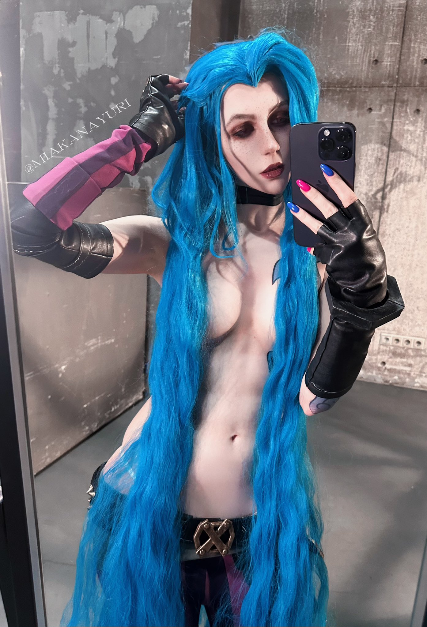 Косплей Jinx из Arcane League Of Legends от Mik Allen 7